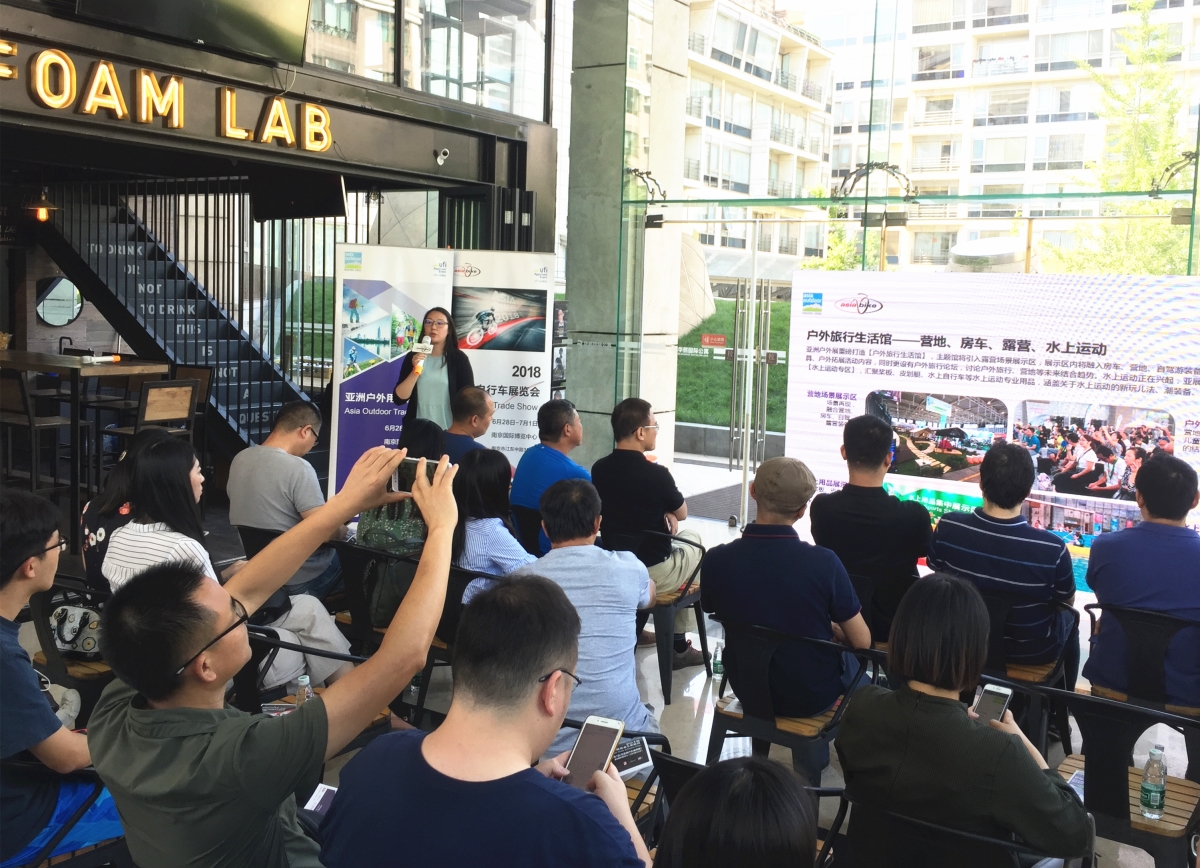 发布会现场2.jpg