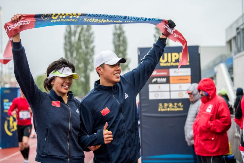 当地时间2019年5月5日，现代五项世界杯匈牙利站结束了混合接力金牌的争夺，来自中国队的边雨霏和韩佳昊夺得金牌。.jpg