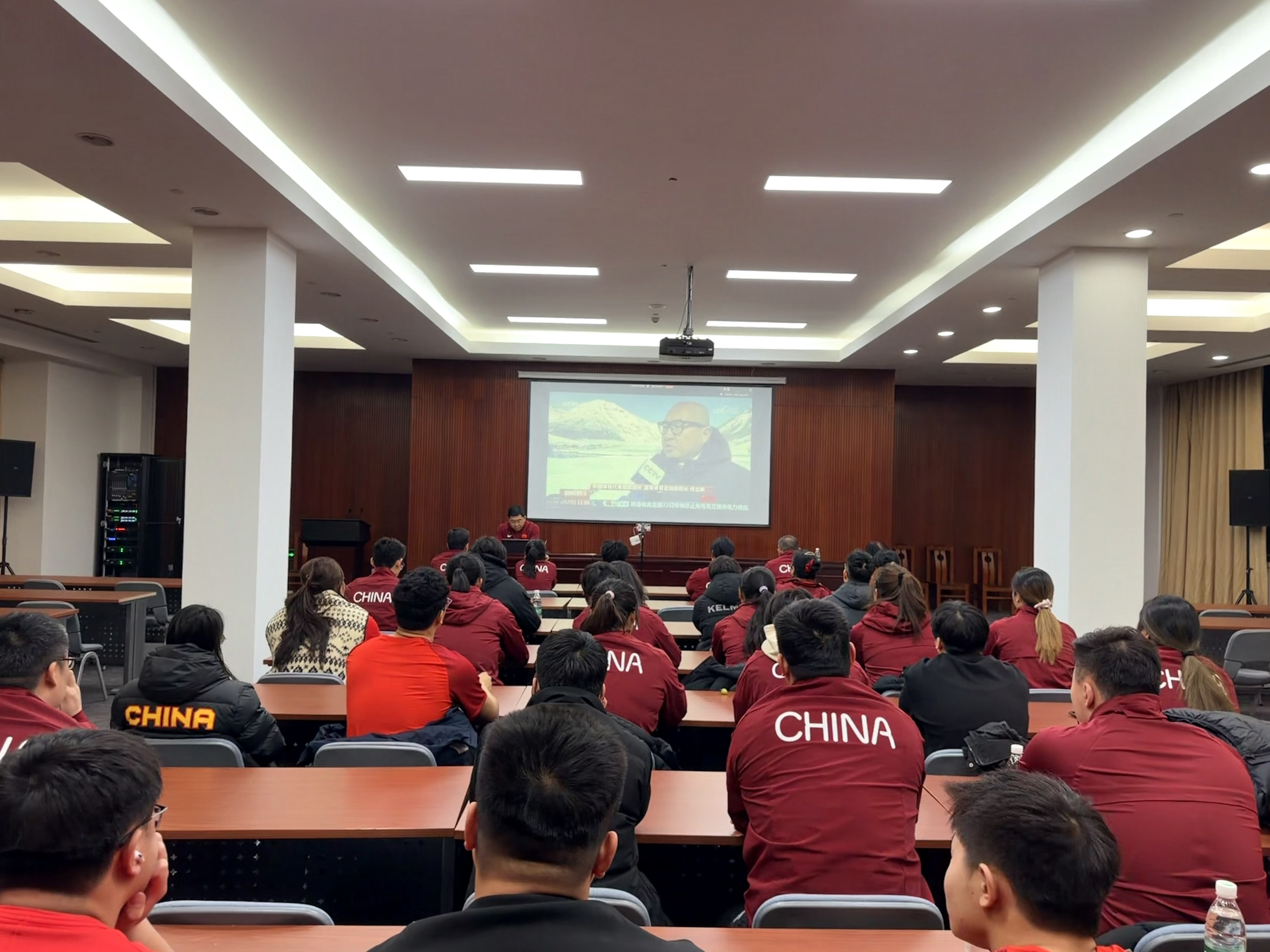 田径队照片1.jpg 田径队照片1.jpg