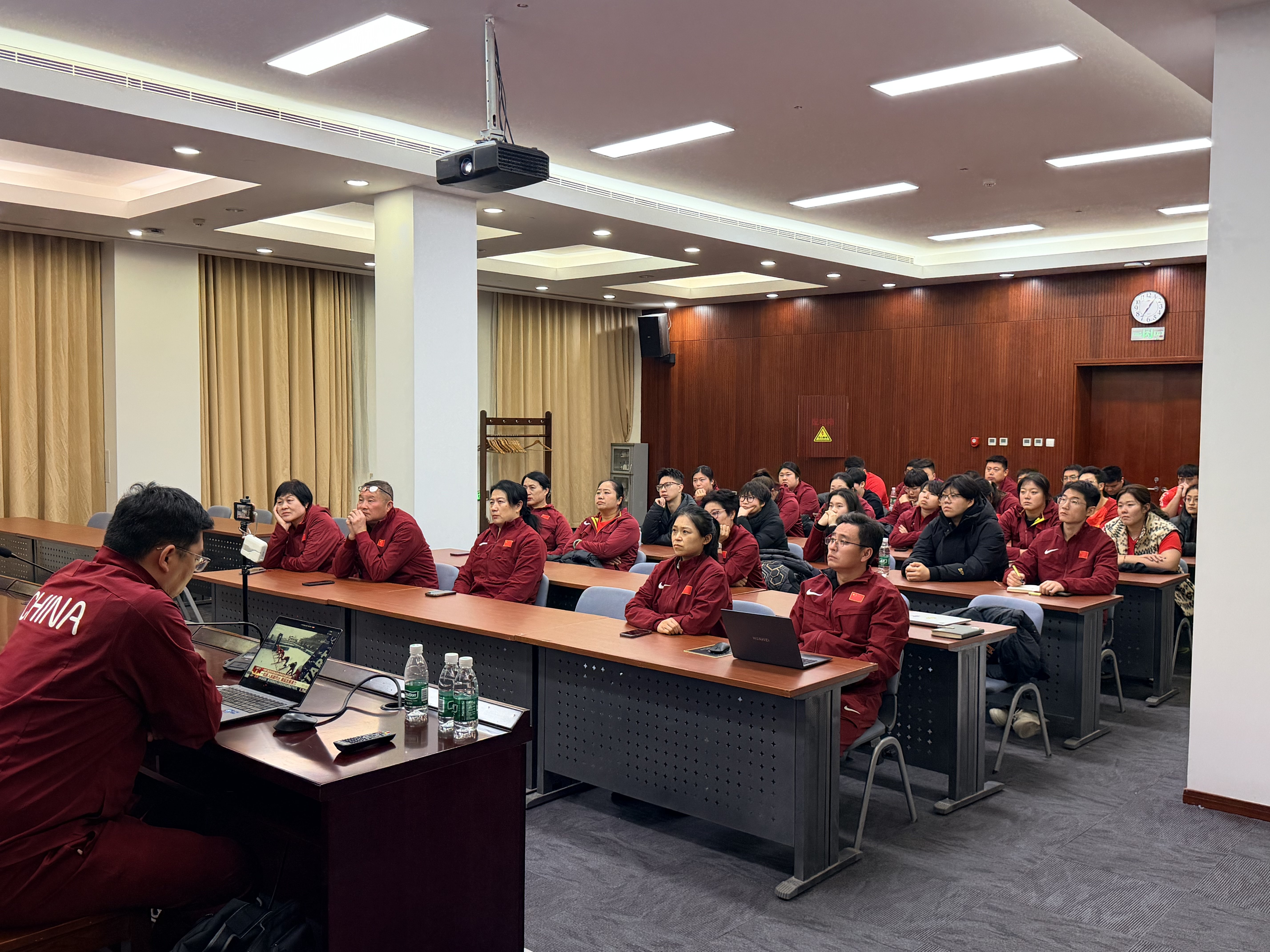 田径队照片2.jpg 田径队照片2.jpg