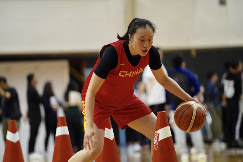 新一届女篮国家集训队将于近期集结。4月4日，女篮国家集训队公开训练课在国家体育总局训练局篮球举重馆举行。图为邵婷。.jpg