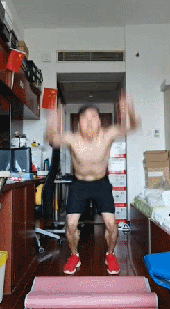 蹦床董栋立卧撑HITT.gif